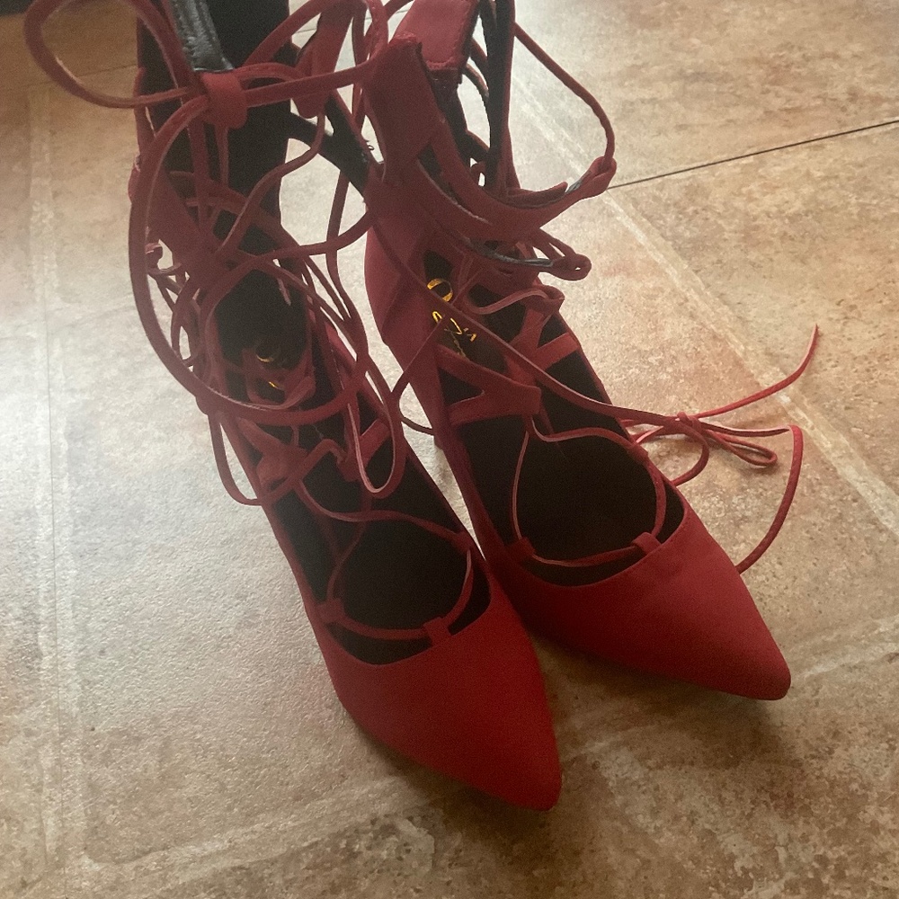 Red strappy high heel women’s 8.5